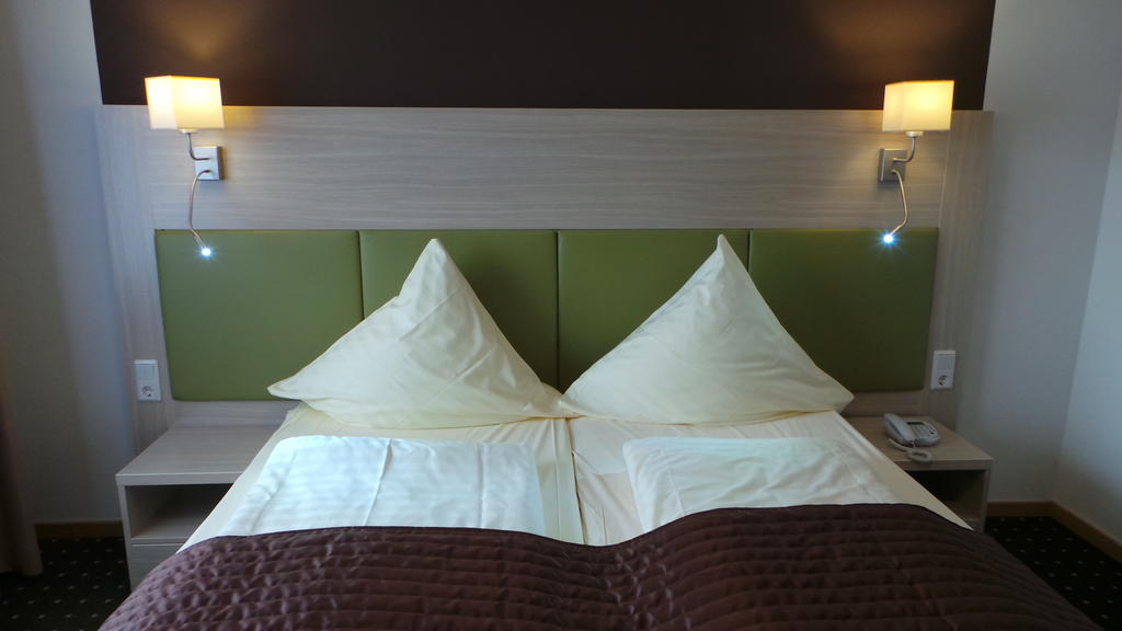 Rhoenblick Landhotel - Restaurant - Countrypub Petersberg  Δωμάτιο φωτογραφία