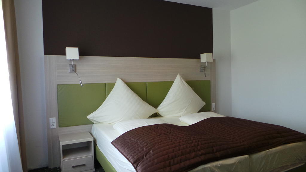 Rhoenblick Landhotel - Restaurant - Countrypub Petersberg  Δωμάτιο φωτογραφία