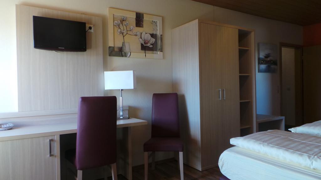 Rhoenblick Landhotel - Restaurant - Countrypub Petersberg  Δωμάτιο φωτογραφία
